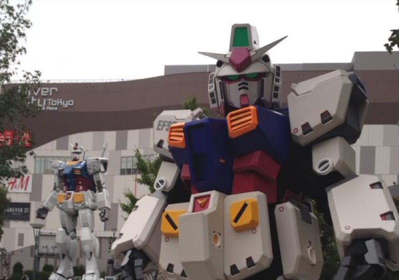 Illustration for article titled Damn, This Gundam Cosplay Is Clever